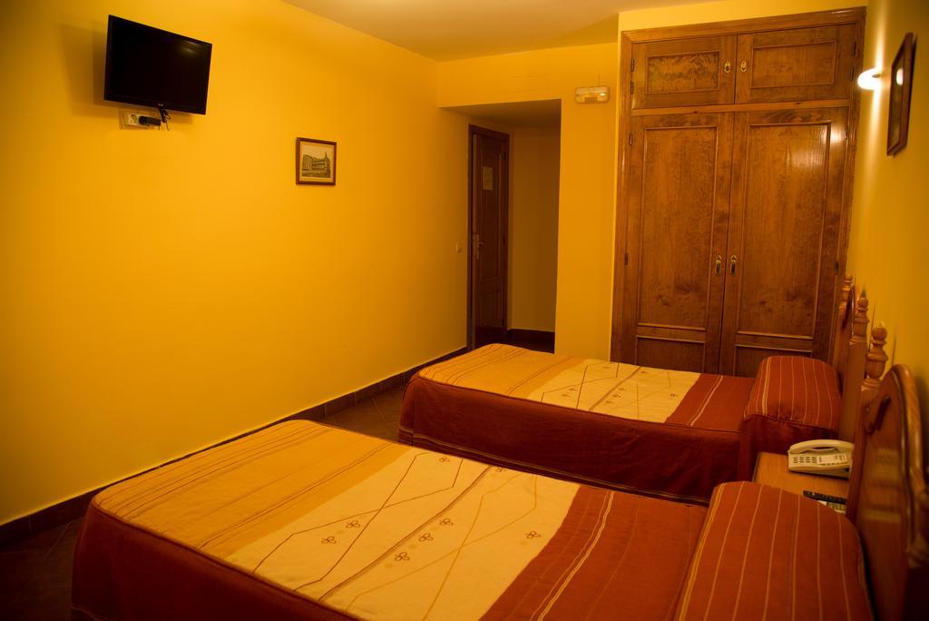 Hostal Hueso Trujillo Exterior foto